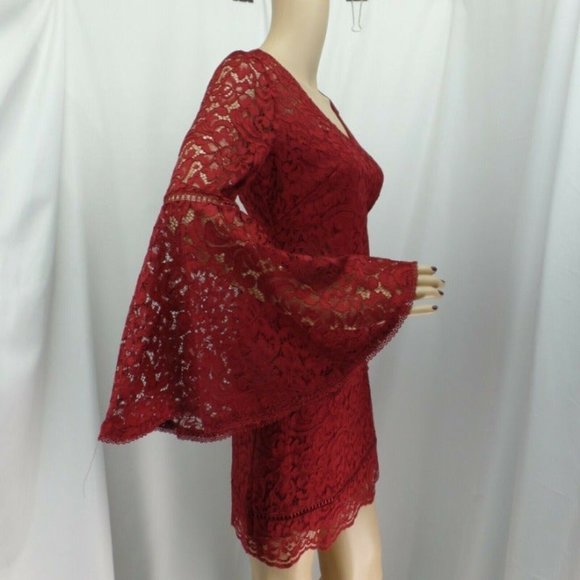 "WHITE HOUSE BLACK MARKET" RED BELL SLEEVES LACE COCKTAIL DRESS SZE: 4P NWT $200 - Picture 4 of 8